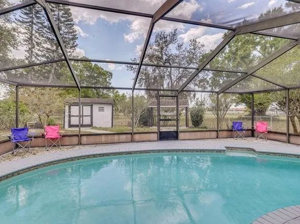 920 Lakeview Dr, Wimauma, FL 33598