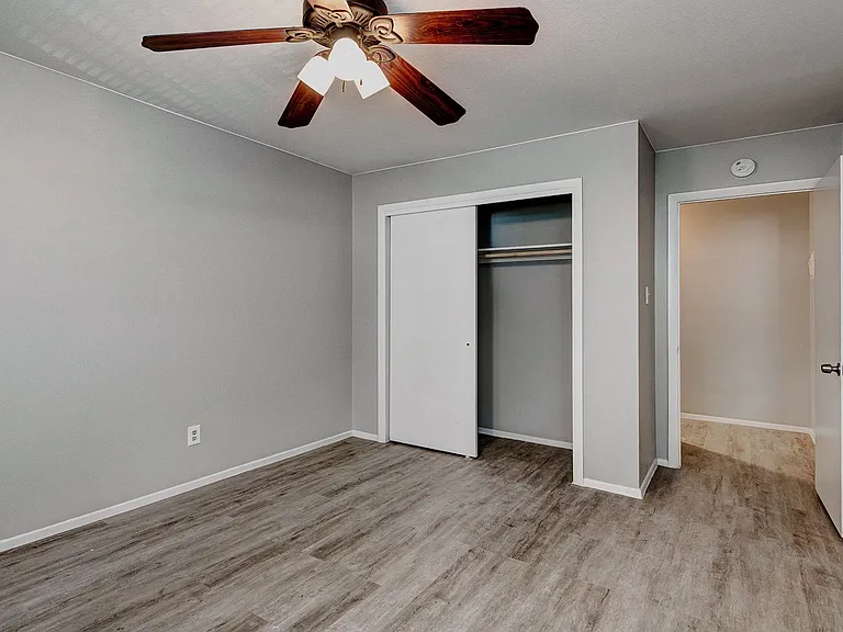1415 S Corona Ave — Photo 8
