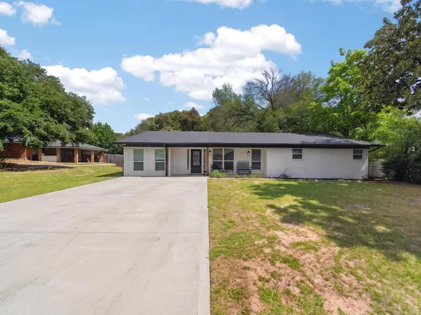 614 Colonial Dr, Athens, TX 75751