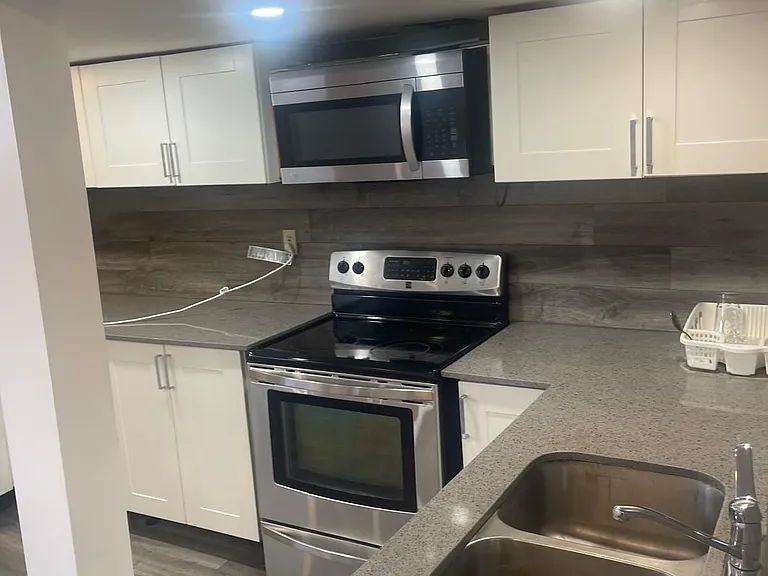 61 Aurora Heights Dr #LOWER — Photo 6