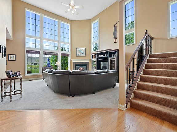 4th image of 940 Walker Woods Ln