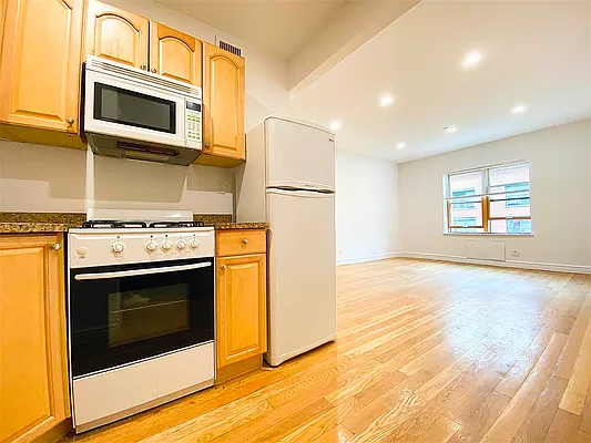 Rented by Bond New York | media 8