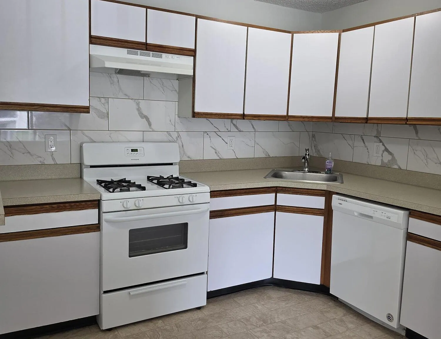 2 bed, 1110 sqft, $1,800 — Photo 4