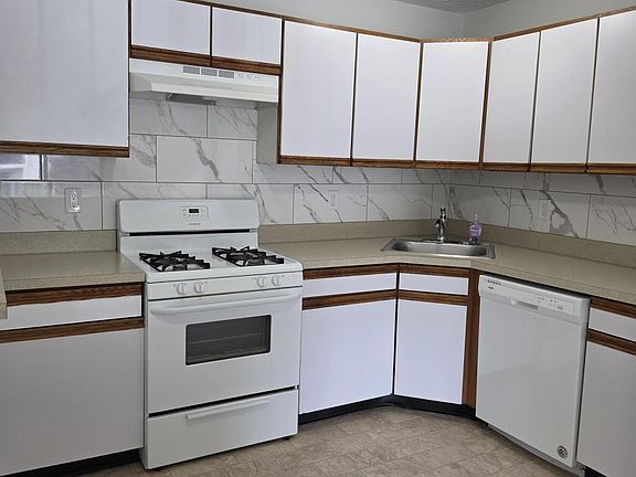 4th image of 26 Colonial Ct
