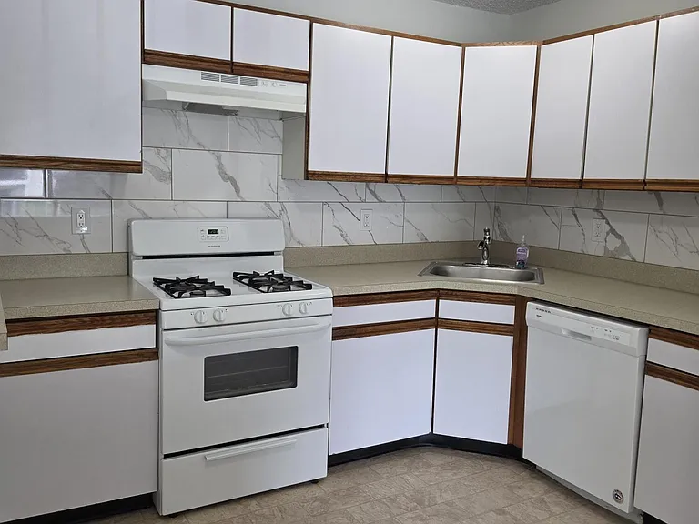 26 Colonial Ct — Photo 4