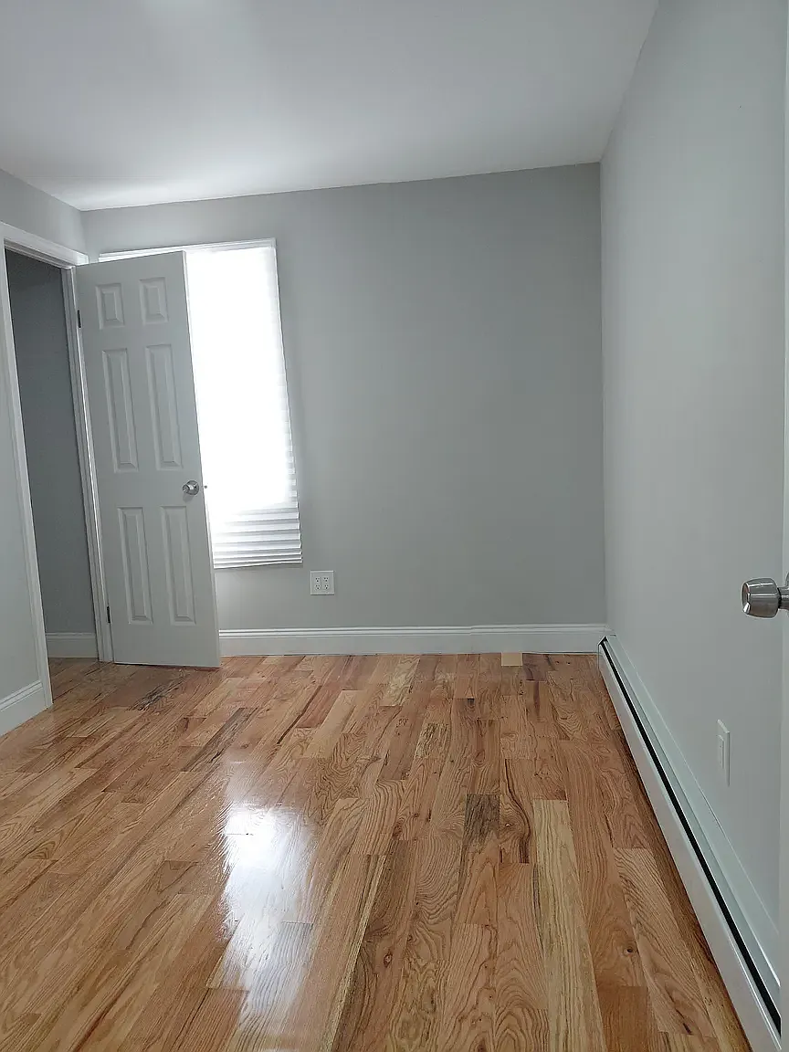 121-19 Merrill Street — Photo 3