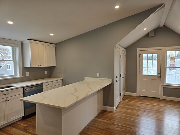 2nd image of 29-31 Appleton St #3