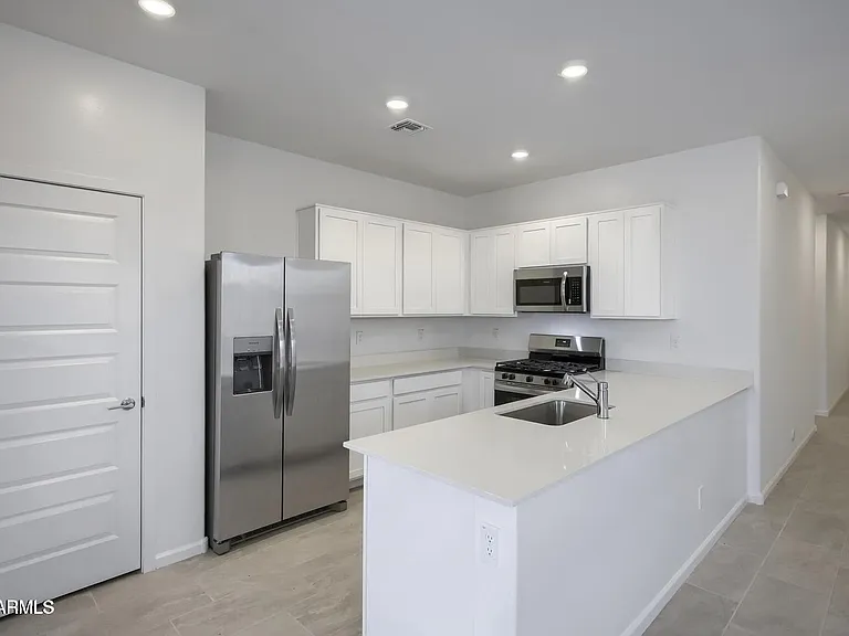 4587 E Kenneth Ln — Photo 2