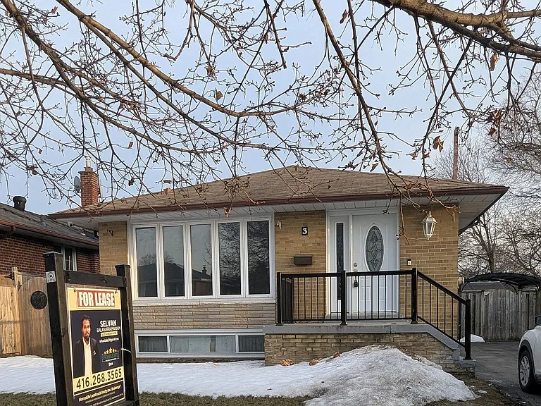 3 Chopin Ave — Photo 3