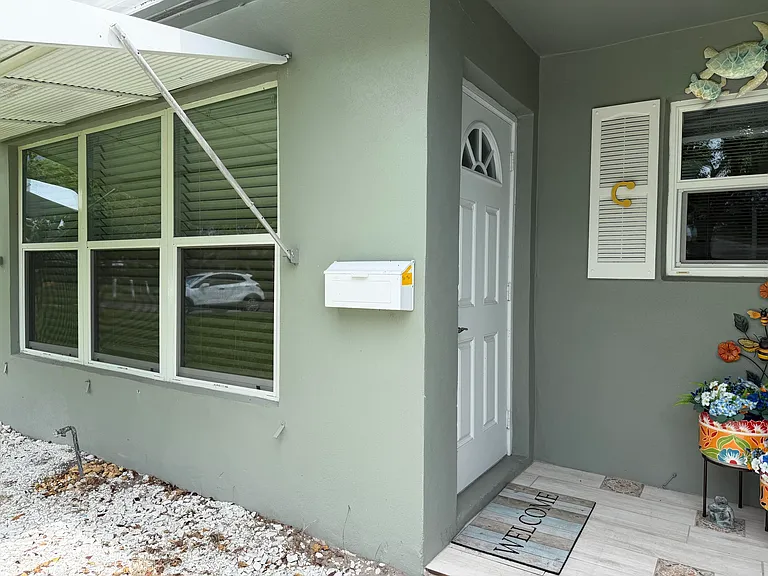 705 High Point Blvd N #C — Photo 2