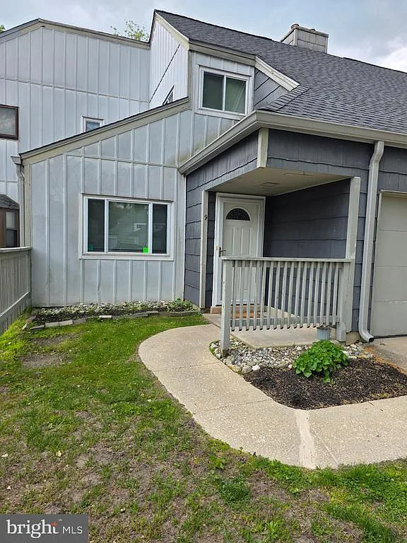 3 bed, 2.5 bath, 1268 sqft, $2,400 — Photo 1