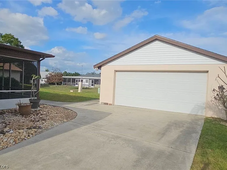 4018 Vilabella Dr — Photo 22