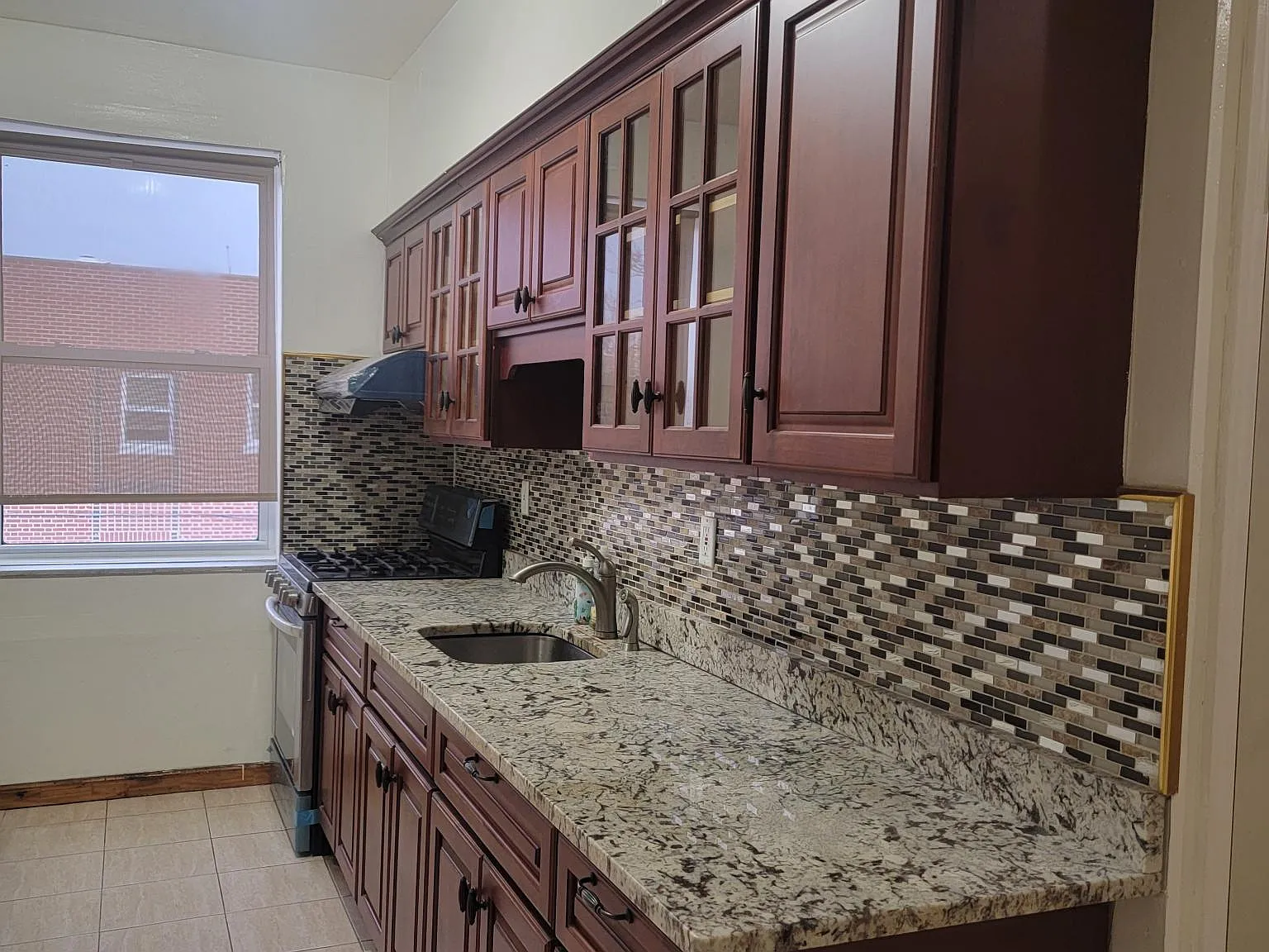 3 bed, 900 sqft, $2,850 — Photo 2