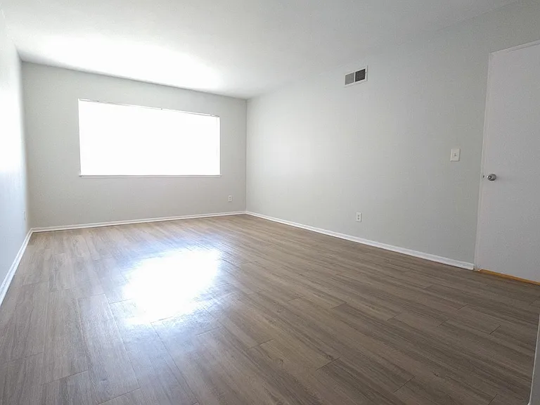 18400 Prairie Street — Photo 41