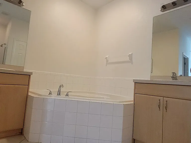 4446 Putnam Ave — Photo 15