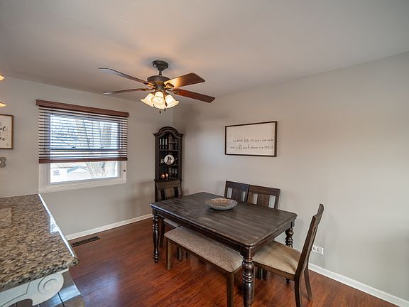 3rd image of 7324 Willow Ave