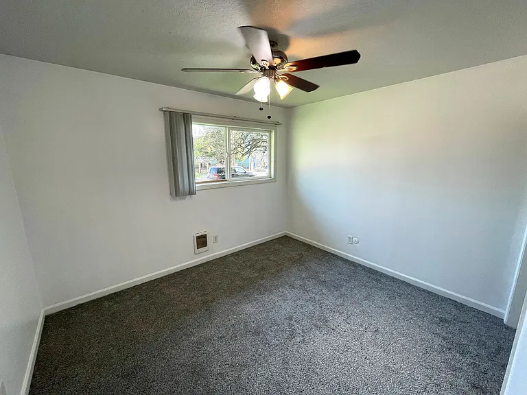 Fantastic 1 Bedroom Apartment in St Johns with Updated Kitchen — Photo 8