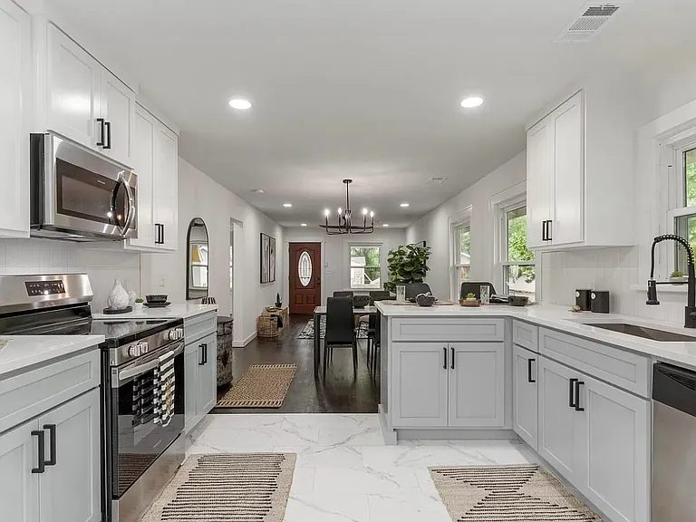 1911 W Easton Ct — Photo 3