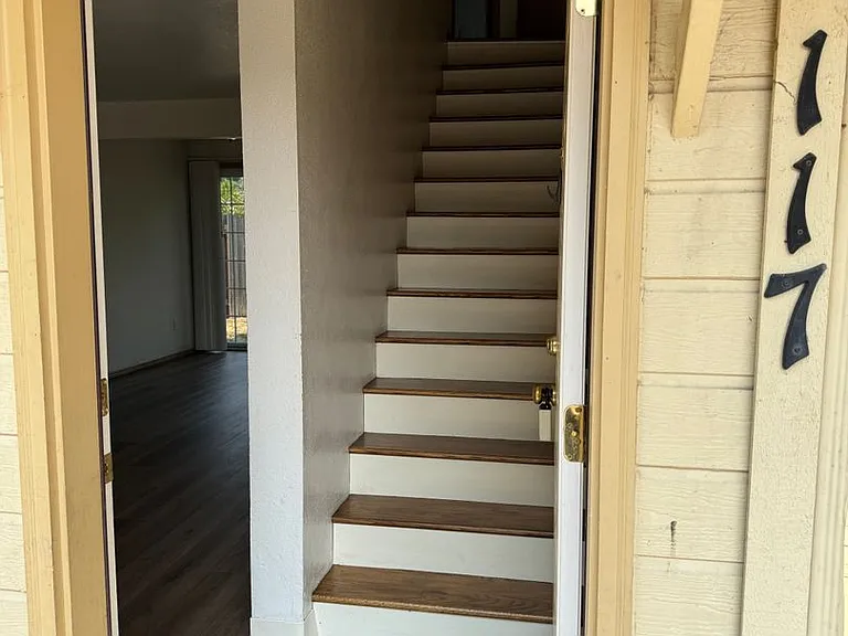 117 Lea Ave — Photo 2