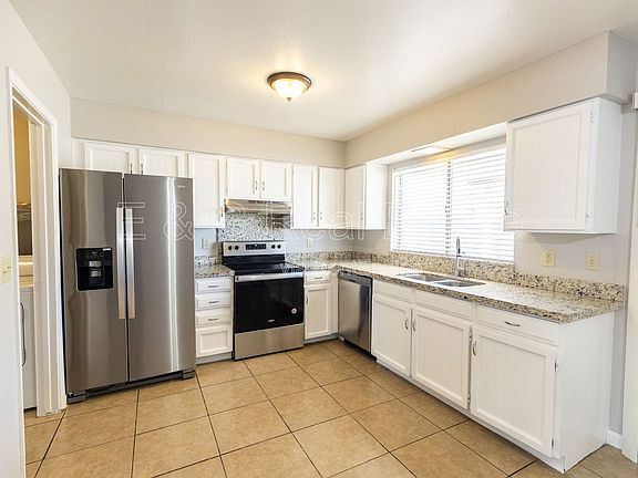4th image of 2126 W Hermosa Dr