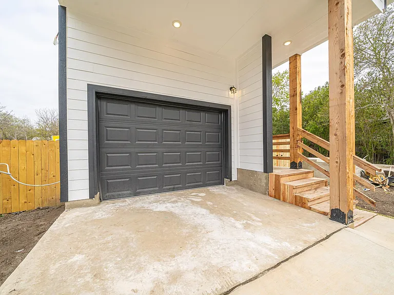 208 Bargas St — Photo 15