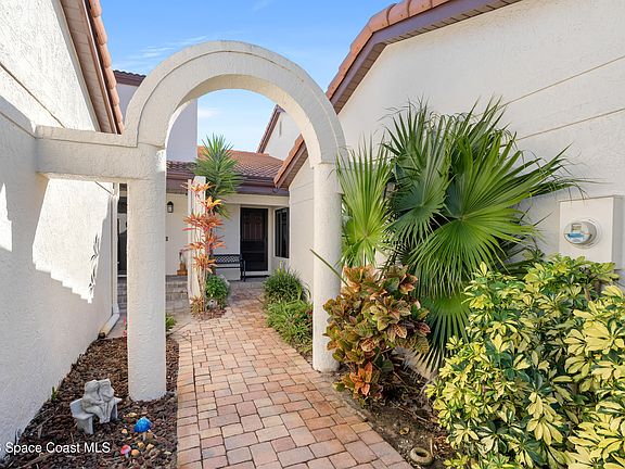 2nd image of 210 Parkside Pl #210