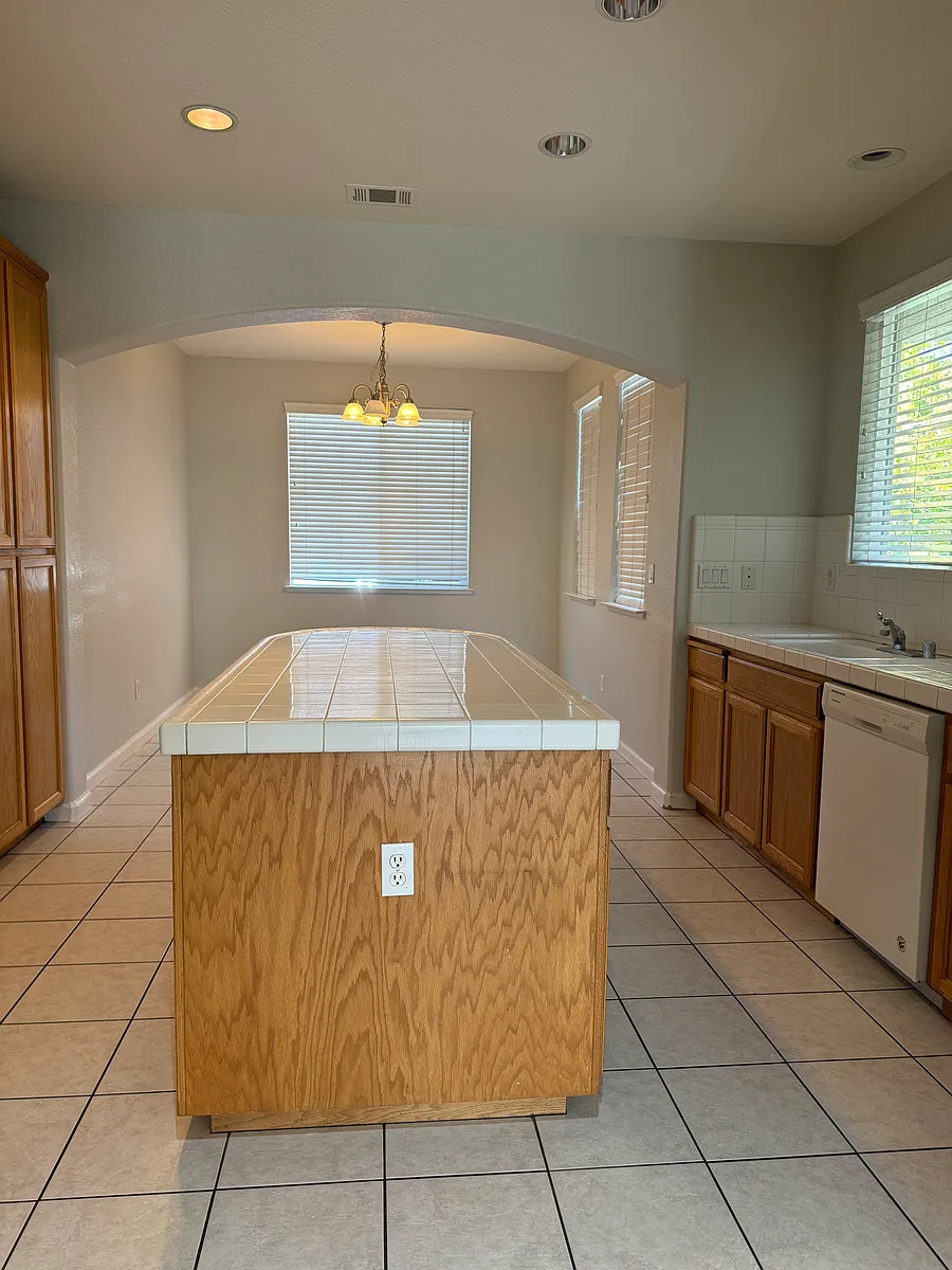 Building Photo - 920 Heartland Dr