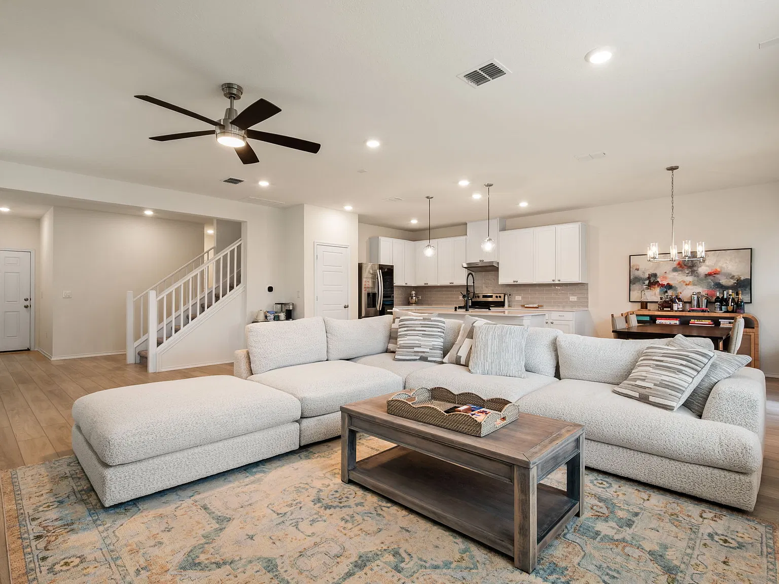 5 bed, 2578 sqft, $3,000 — Photo 2