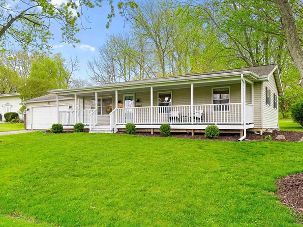 1013 Brookline Dr, Eureka, IL 61530