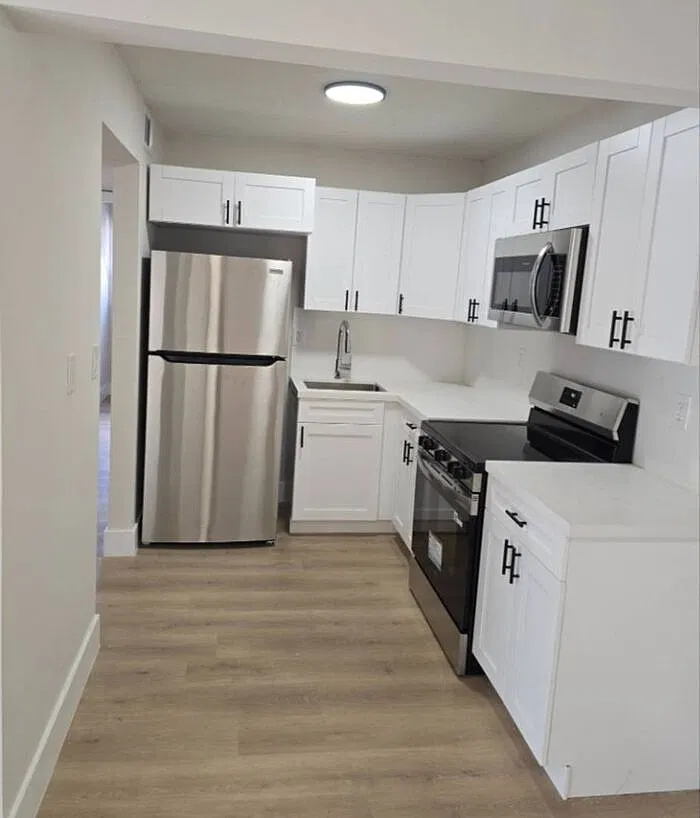 2 bed, 1.0 bath, 900 sqft, $2,050 — Photo 3