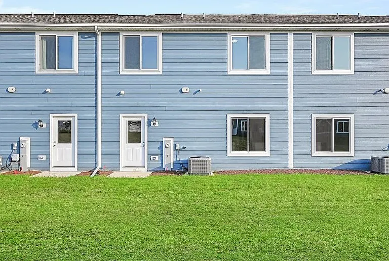1059 Gillespie Ln — Photo 2