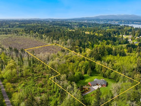 3rd image of 5039 Heights Lane NE