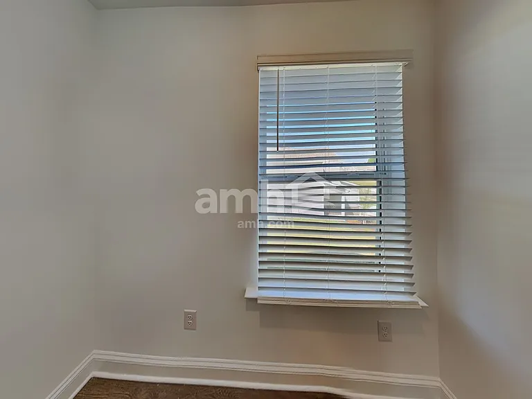 1219 Livengood Way — Photo 8