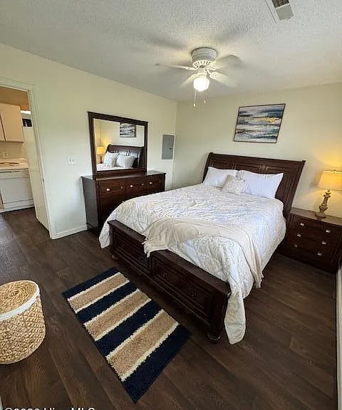 413 Paladin Dr #H — Photo 3