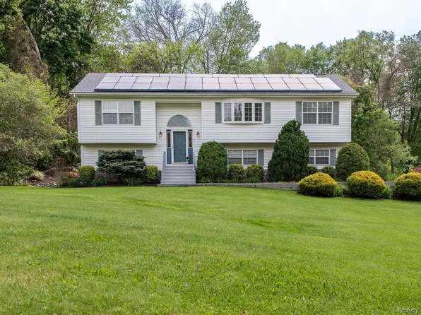17 Verplanck Avenue, Hopewell Junction, NY 12533