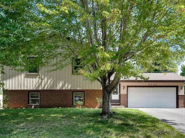 2758 Hilltop Ct, North Saint Paul, MN 55109