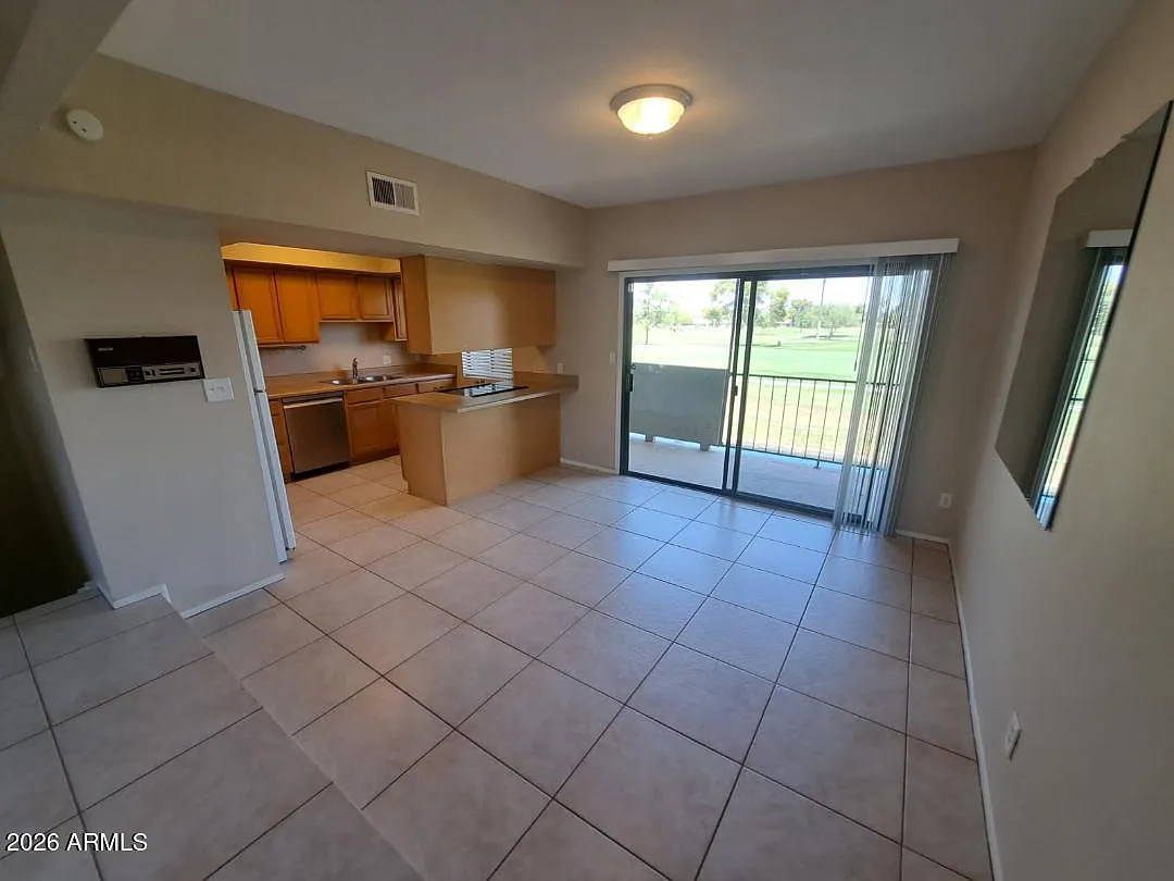 3 bed, 2.5 bath, 1963 sqft, $1,950 — Photo 3