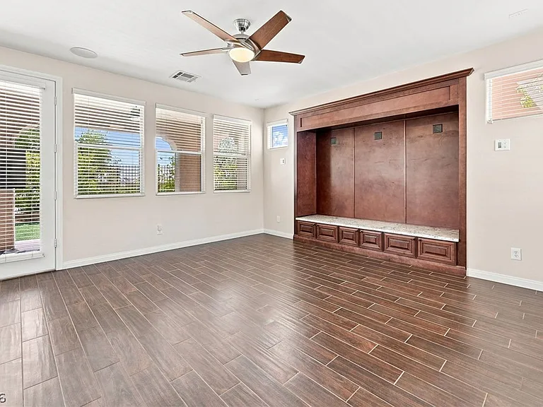508 Ivy Spring St — Photo 8
