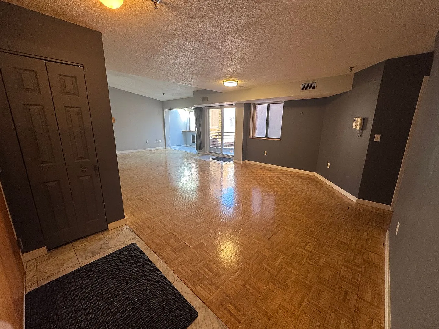 Lovely 2-Bed, 2.5 Bath Condo Avail for May or June! — Photo 2