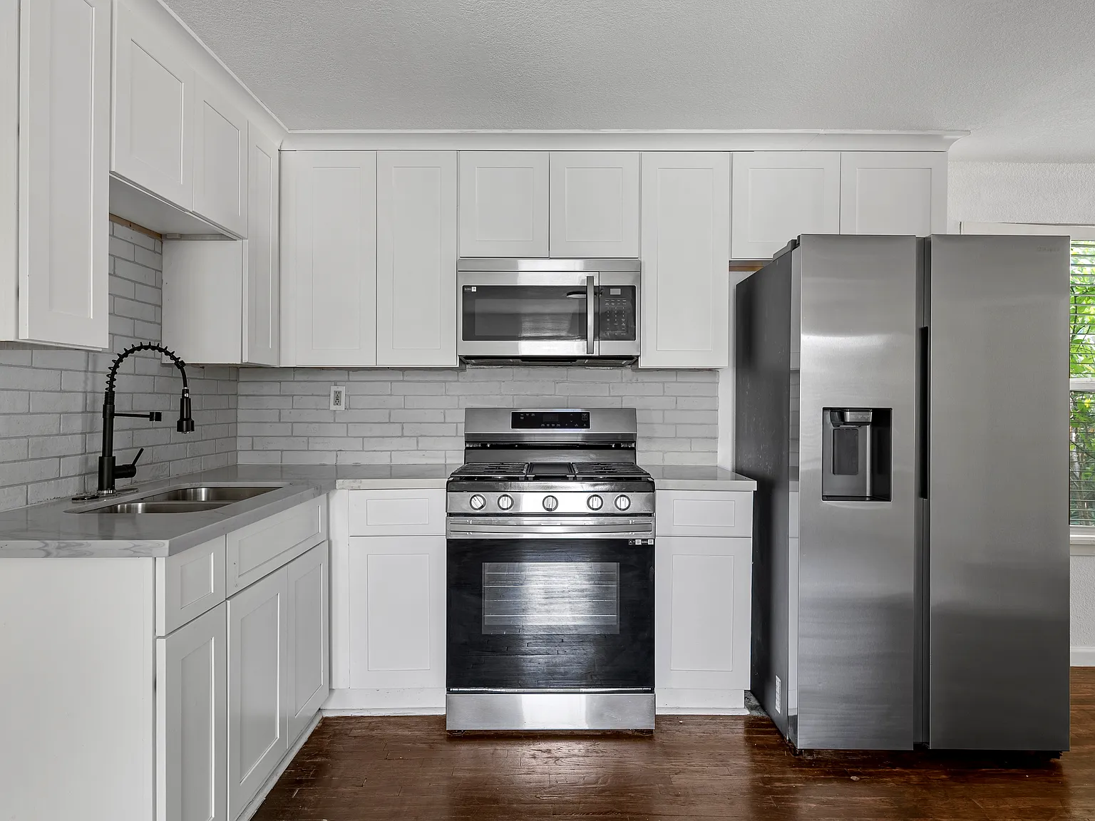 3 bed, 1012 sqft, $1,300 — Photo 4