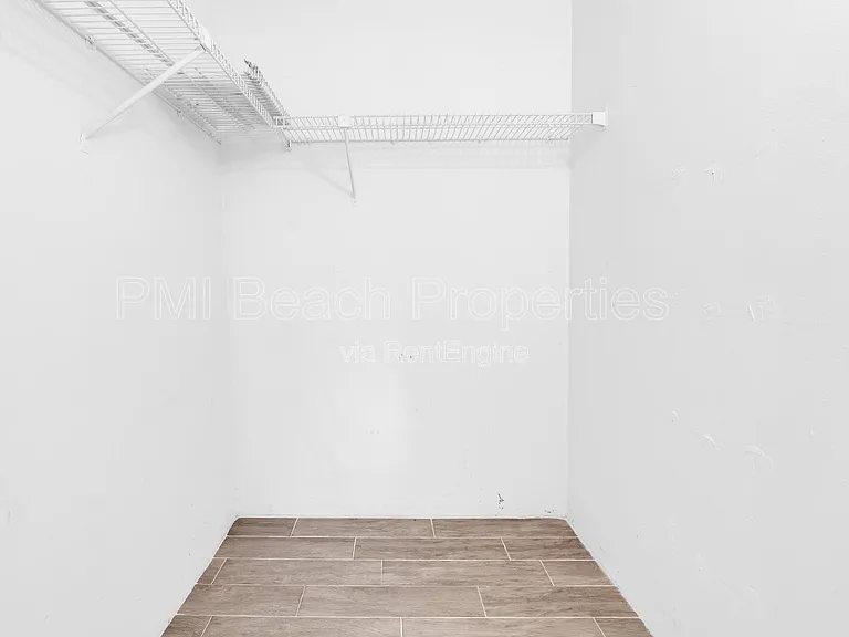 414 Meadows Cir — Photo 14