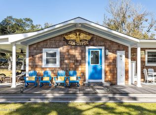 182 Lewistown Rd, Beaufort, NC 28516