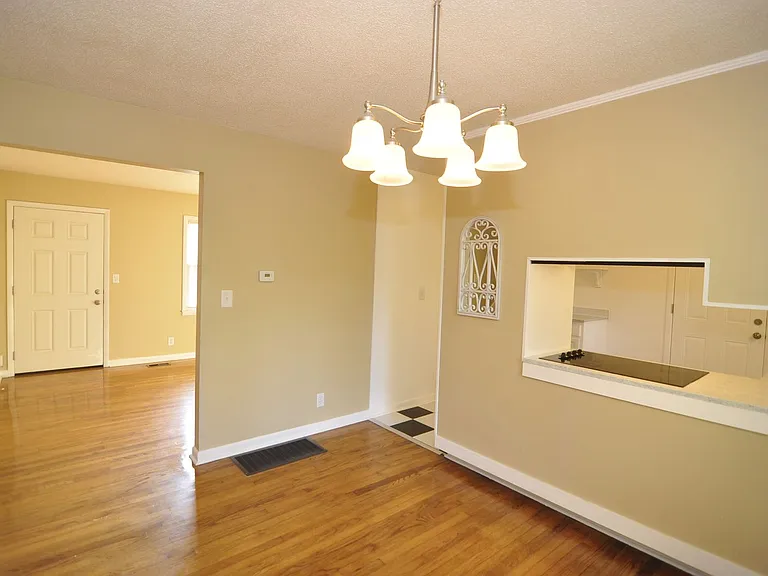 2221 Euclid Rd NW — Photo 12