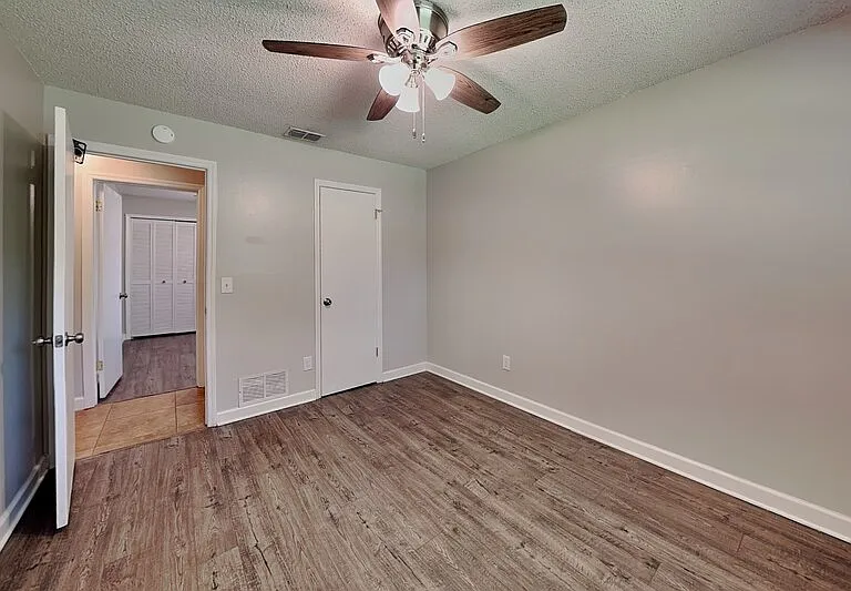 1016 Manchester Cir — Photo 11