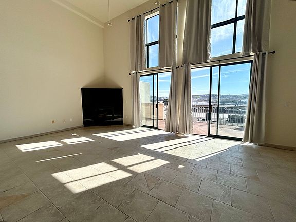 2nd image of 2121 26th St Unit 201