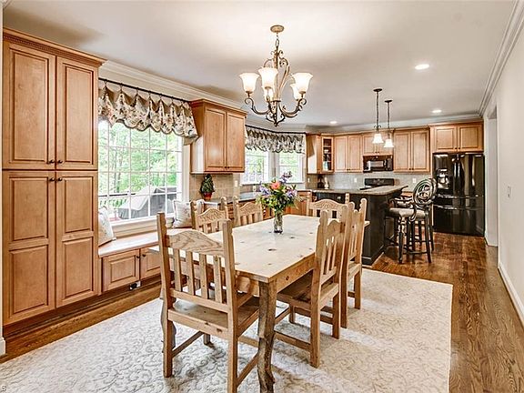 4th image of 8298 Lillys Dr