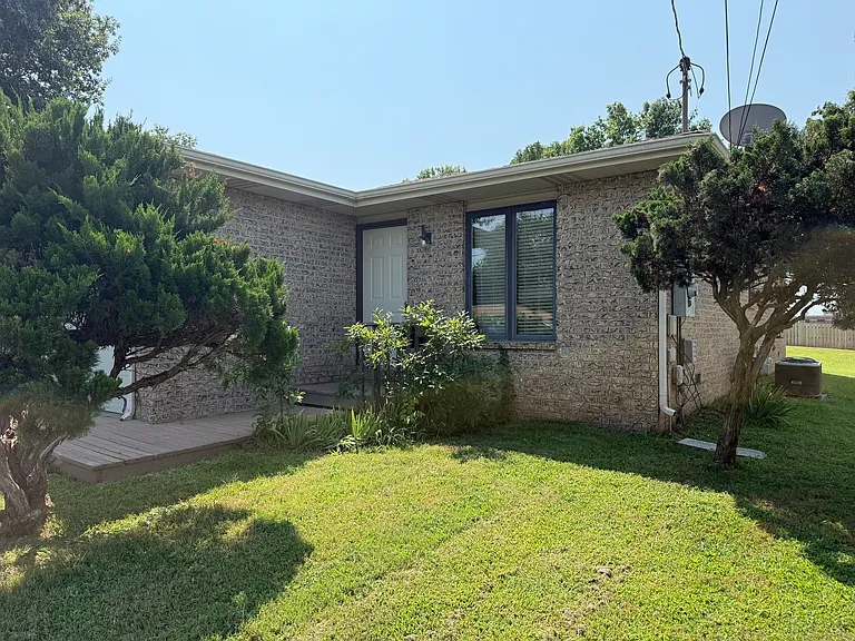 3044 W Greenwood St — Photo 10