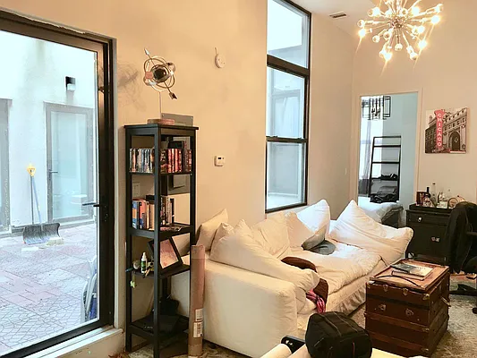 Rented by Manhattan Management LLC | media 2