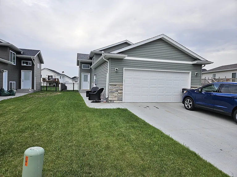 1099 Highland Ln W — Photo 1