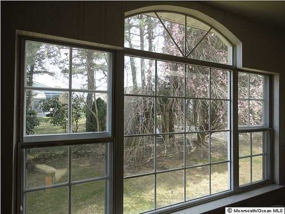 2nd image of 95 Paradise Blvd